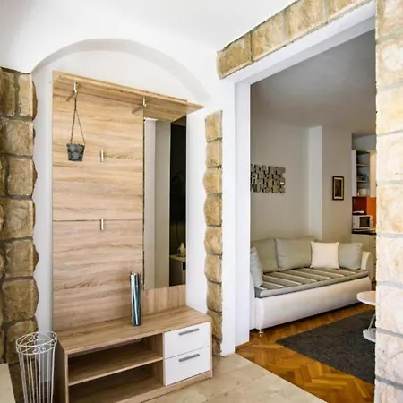 Luce & Toma Apartment *